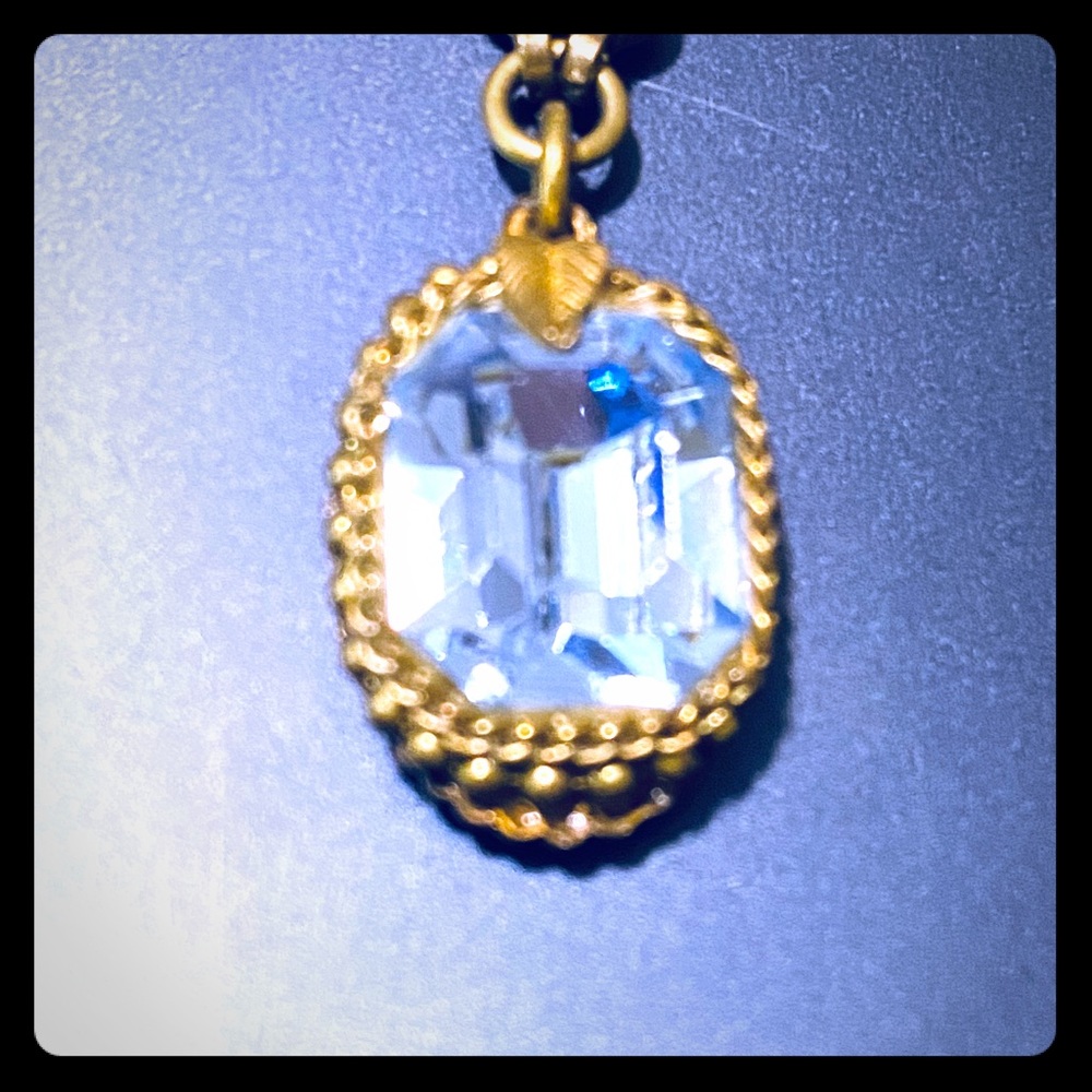 Antique style blue crystal pendant with necklace